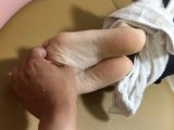 ２１歳短大生、うつ伏せで足裏くすぐられて大暴れ！2分36秒