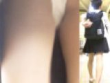 [★新作]パンチラ盗撮 女子大生 階段一段飛ばしで開脚 白パンツ丸見え