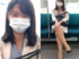 組んだ美脚が色っぽい白スーツが似合う美人OLさん