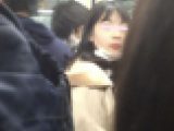 混雑で怒号の飛ぶ車内で美女と密着ガチ痴漢