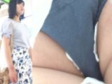 [★新作][★顔出し]パンチラ盗撮 OLさん 紺色パンツに超接近 ナプキン付き