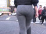 【即撮影】池袋線路沿いのランニング途中の女　ウェアがピチピチすぎて下着が浮き出てる