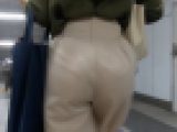 モーレツな尻肉な奥様OL