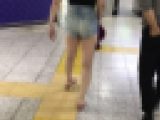 ドスケベムチ尻短パン露出狂女