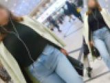 No.593コートの間でプルプルきれいなおっぱいの上下運動がステキなお姉さんに密着取材