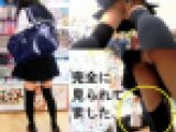 ◆油断し過ぎて大失態!ニーハイ制服女子に夢中で目撃された盗撮パンチラ動画◆