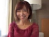 キュートで美巨乳の21歳女子大生が初撮影で窓際で絶頂を迎え痴態を晒す
