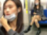 スマホを眺めてニヤニヤするスケベそうな女子大生（其の三）