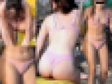 【フルHD】マンスジに前かがみ胸チラのＴバックビキニさん