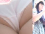 [★新作][★顔出し]パンチラ盗撮 女子大生 ピンクパンツを超接近撮影