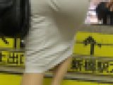 斜め上に持ち上がる臀部OL
