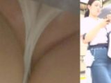 [★新作][★顔出し]パンチラ盗撮 OLさん 白パンツ強引撮影 カメラを手でスカートの中へ無理やり入れ込み