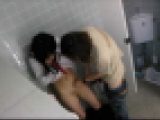 ◇ビルのトイレに連れ込まれてSEXをさせられる女の子を隠し撮り　Part 1