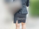 大きなお尻の最強OL！はち切れそうなタイスカにビキニパンティラインがエロエロ！