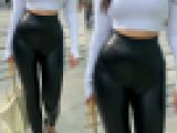2K 抱き心地良さそうなお姉さん１　エロいレギンス姿で・・・