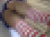 【1/4】あの人気グラビアアイドルだけをローアングル接写！執拗にパンチラ撮影（リマスター）