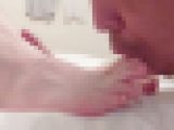 色白の足指足裏を舐め回す動画３