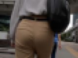 裸を連想させるTシルエットOLの尻