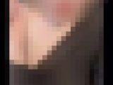 肩抜きリクエストに応えちゃうサービス精神。あわや乳首まで顔を出しそう。