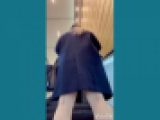 ［K2］けしからん、エスカレータでパンチラ盗撮・ダッフルコートのギャルK♪ 【携帯用・縦動画】