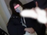 彼氏持ちのJDがおじさんの肉棒を握って手コキで４５４５発射まで観察☆おまけ動画付