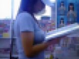 超美巨乳美女がピタＴ着て横チチ突き出して本を読んでいるよ