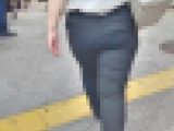 ムッチンプリンの寸胴スケベボディと巨尻をムニュらせて男を挑発！ 下品なパンツスーツOL編＋おまけ付
