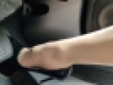 みきちゃんのＯＬスーツ、エネメルヒールでアクセルペダルふかし