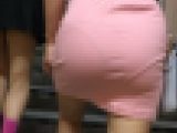 No.192「ズレ気味なパンティーが丸見え」