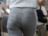 ムチっとヒップのパンツスーツOL