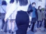 色気が凄まじい清楚系美女がタイトスカート履いて超スーパードデカヒップふって歩いてるよ