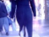 色気抜群の美女がバックスリットの入ったタイトスカート履いて美巨尻強調して歩いてるよ