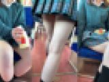 対面の凄まじいエグ脚ミニスカ
