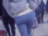 超色っぽい長身美人お姉さんが超密着型スキニーデニム履いて美尻ムニュムニュさせて歩いてるよ