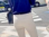 高所得の人妻OLによるイヤらしい美尻！スケベな白チノパンをパッツンさせて男を挑発！ 下品なスキニーチノパンOL編