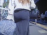 超爆尻美人ギャルがタイトスカートに尻肉をぷるんぷるん密着させて歩く姿がエロすぎる