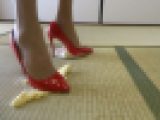 畳の上でバナナ踏み潰し