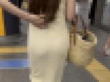 《４K・高画質》「Tバックも　夏らしいノースリーブニットワンピの美女」