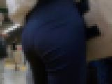 神尻パンツスーツ美女