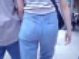 清楚系の美人お姉さんがデニム履いて美巨尻強調させて歩いてるよ
