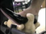 復刻版　素人モデルのスニーカーでペダル踏みエナメルハイヒールでぬいぐるみを踏みながらエレクトーン演奏