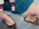 【フルHD動画】コンビニ内踵踏み歩きとカラオケ待ちパンプス脱ぎ