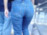 イヤらしい極上美人お姉さんがデニムに美巨尻肉を密着させて歩く姿にフル勃起