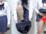 無言のまま恥じらいながらもノーパンチャレンジしてくれる女の子