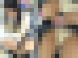激カワ女子学生がまさかの大開脚で股間パンツが丸見え！迫り来る尻を真下から超接写パンチラ撮り動画