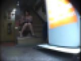 【素人パンチラ】雨宿り女子