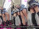 【縦型動画】電車でミニスカ制服2人組をひたすら撮影した環境動画（3）2人揃って逆さ撮りパンチラ編