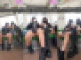 【縦型動画】電車でミニスカ制服2人組をひたすら撮影した環境動画（5）股間正面パンチラ覗き編