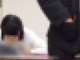 【変態動画】激カワ女子を至近距離で楽しむなら匂いを嗅ぎながら生ち○ぽ丸出しでシコりながらがイイに決まってるw