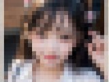 学生風ちっぱい童顔女性が股開いて露出・肆